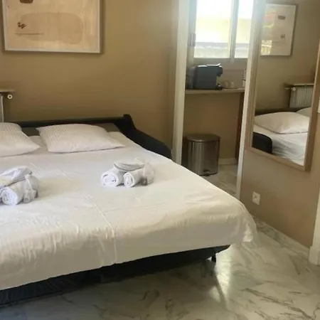 Ac With Balcony By Olidesi קאן