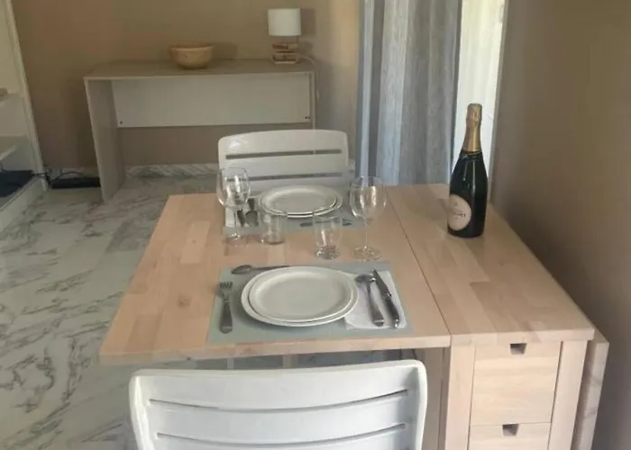 Ac With Balcony By Olidesi * קאן