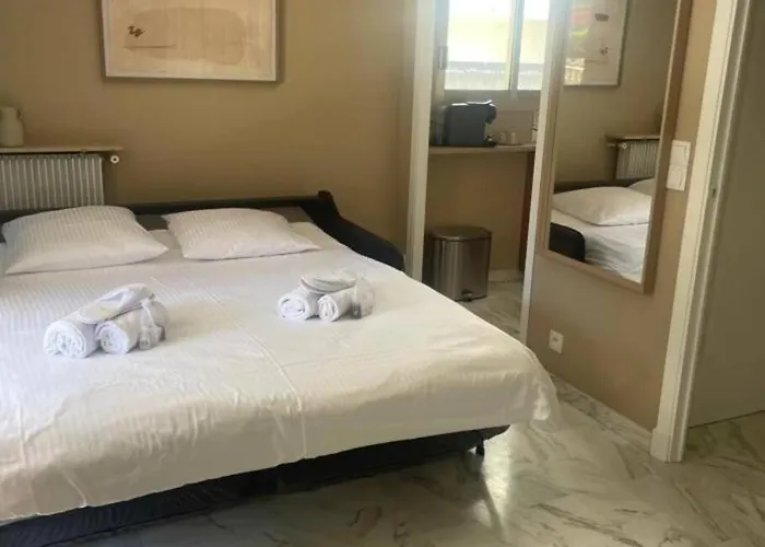 Ac With Balcony By Olidesi קאן